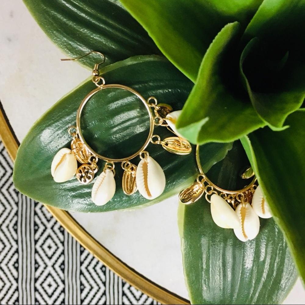 Cowrie Shell Gold Hoop Earrings 🐚